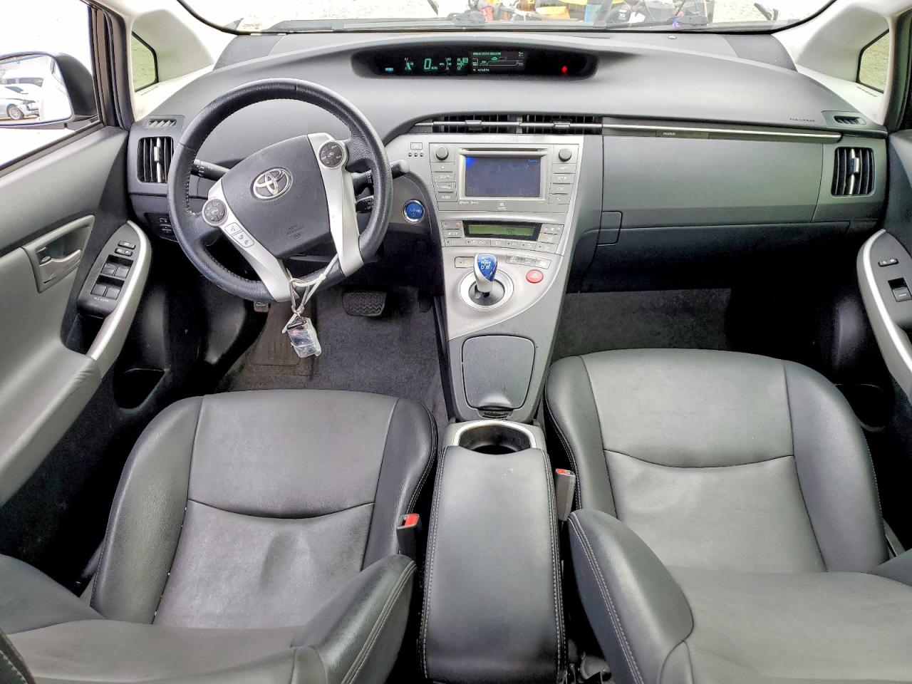 2015 TOYOTA PRIUS photo 8