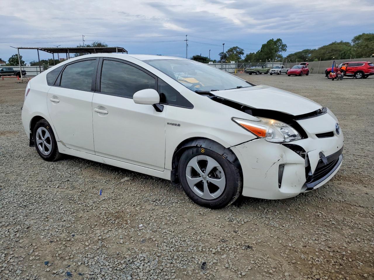 2015 TOYOTA PRIUS photo 4