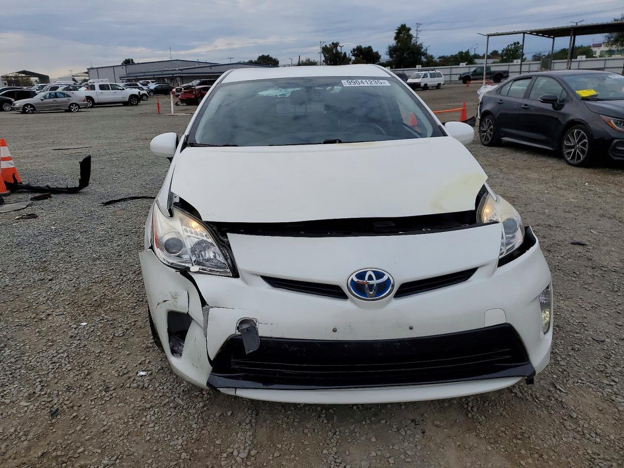 2015 TOYOTA PRIUS photo 5
