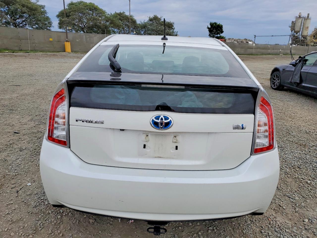 2015 TOYOTA PRIUS photo 6