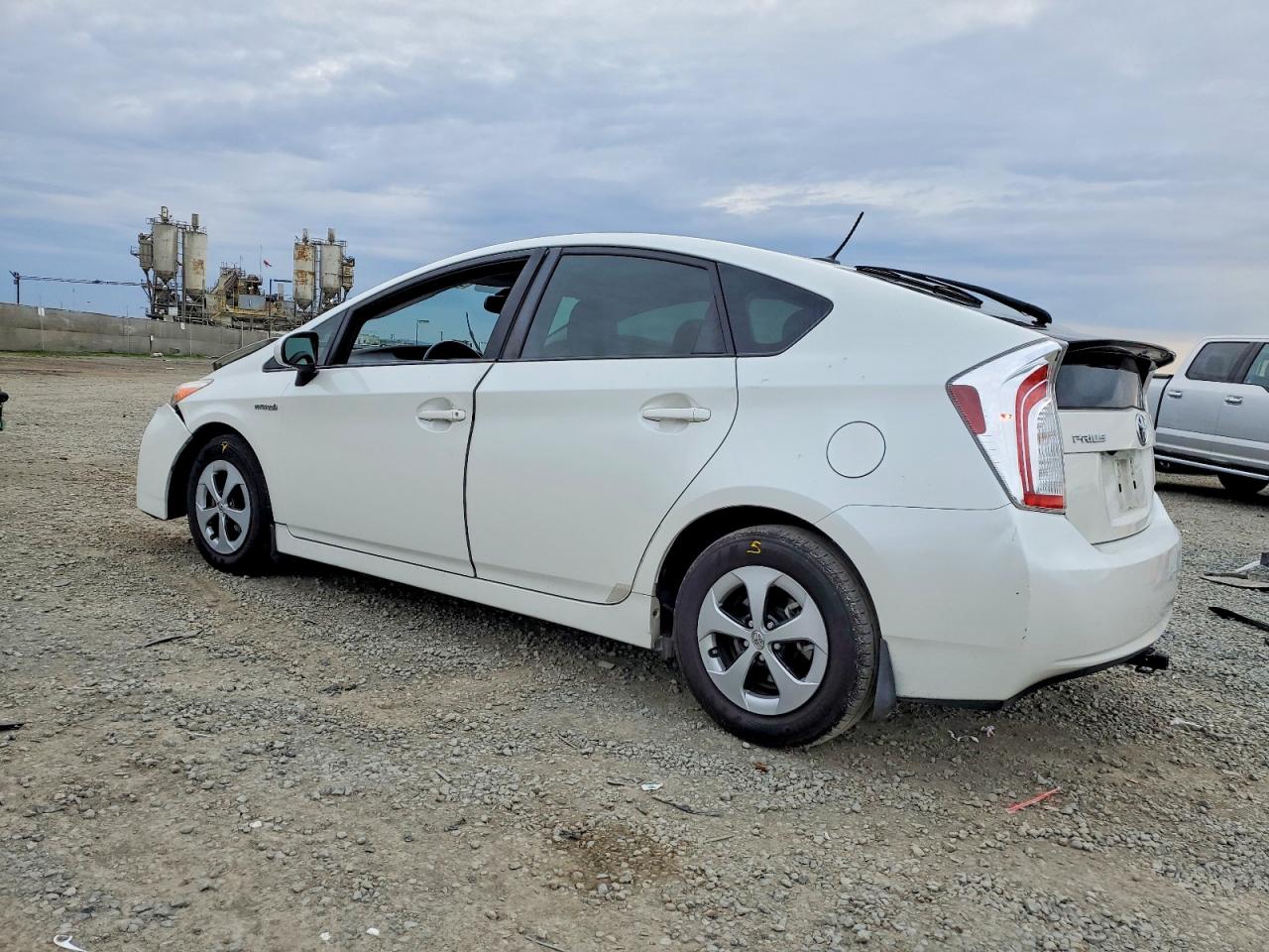 2015 TOYOTA PRIUS photo 2