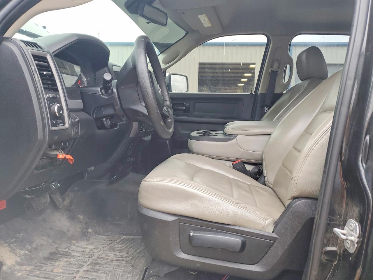 2016 RAM 1500 ST photo 7