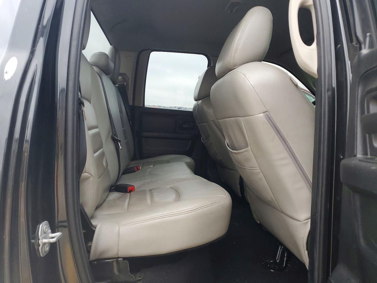 2016 RAM 1500 ST photo 10