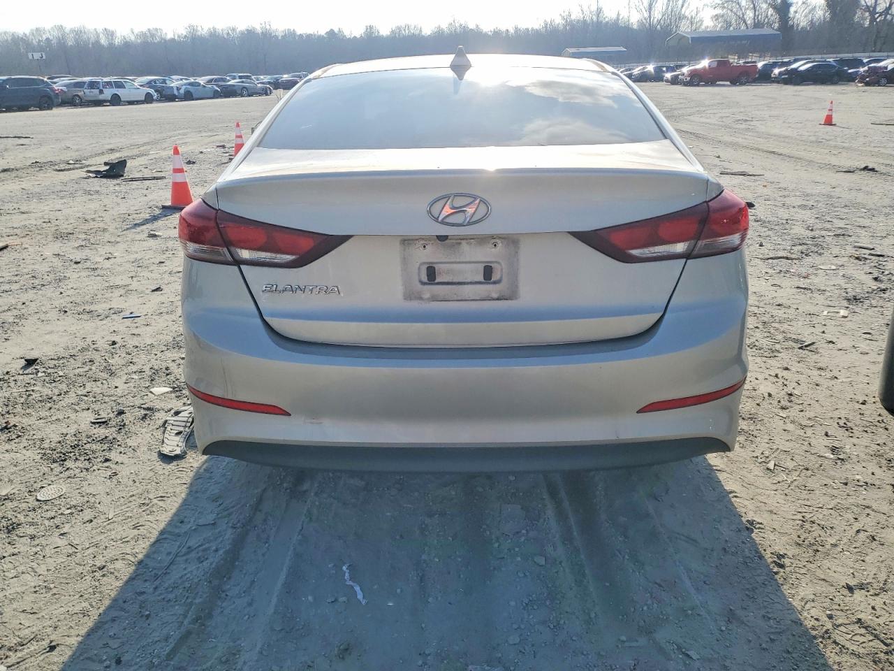 2017 HYUNDAI ELANTRA SE photo 6