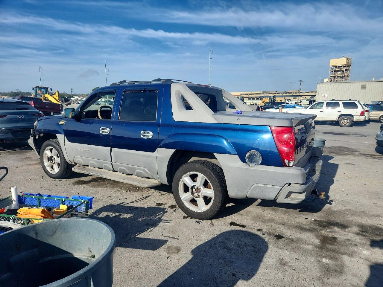 2002 CHEVROLET AVALANCHE C1500 photo 2