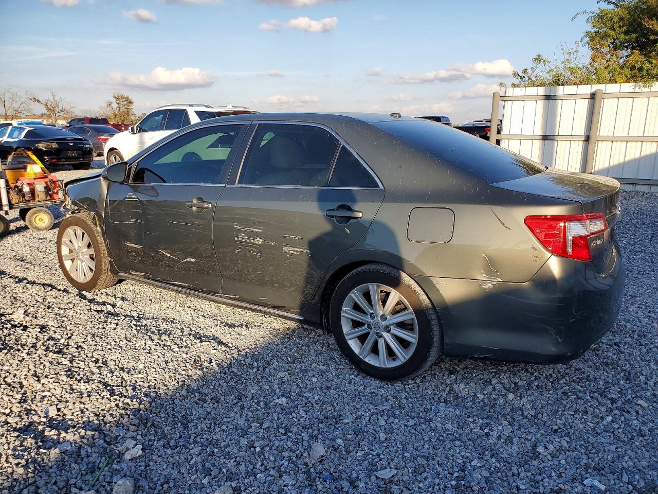 2013 TOYOTA CAMRY XLE V6 photo 3
