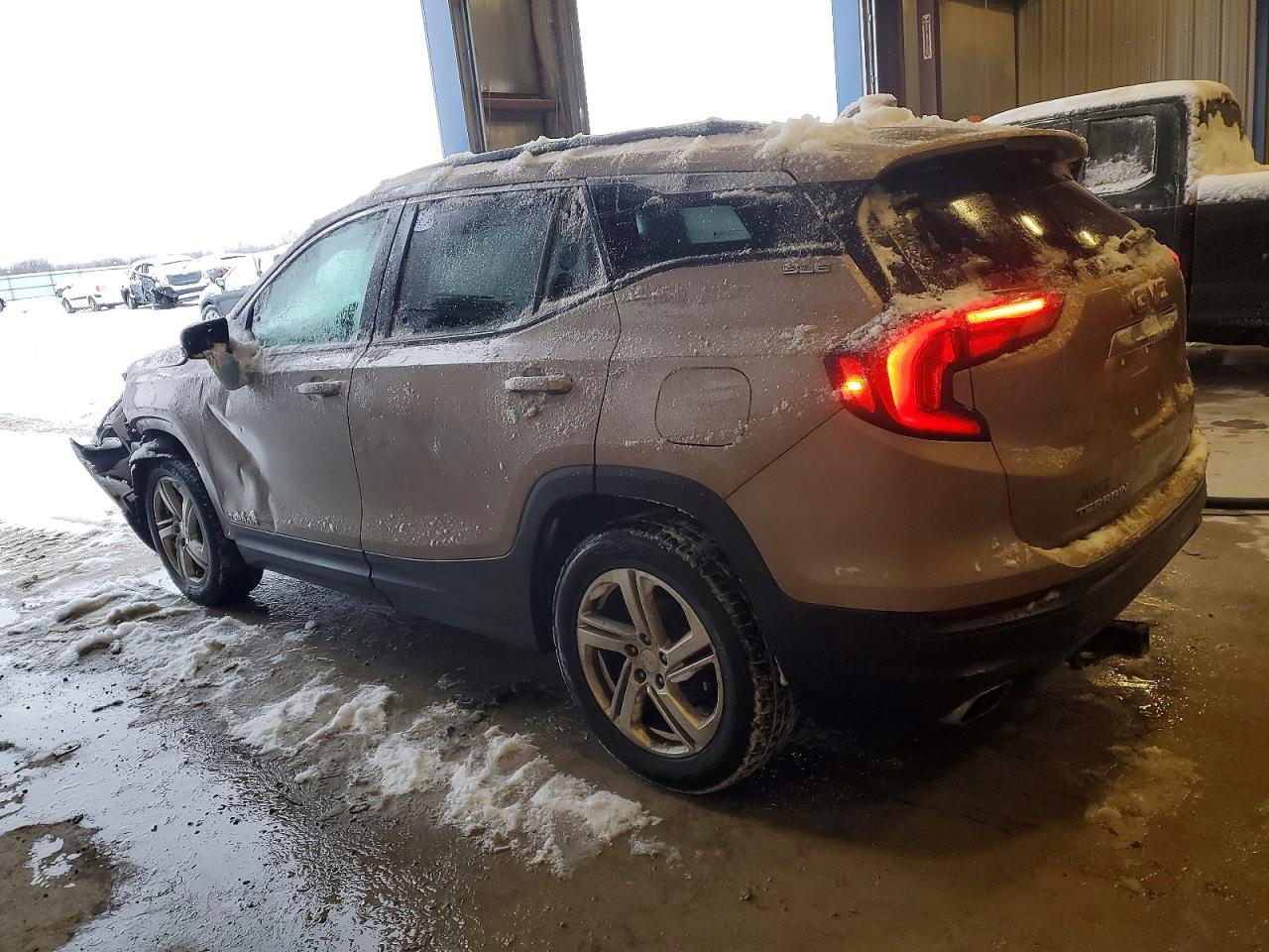 2018 GMC TERRAIN SLE photo 2