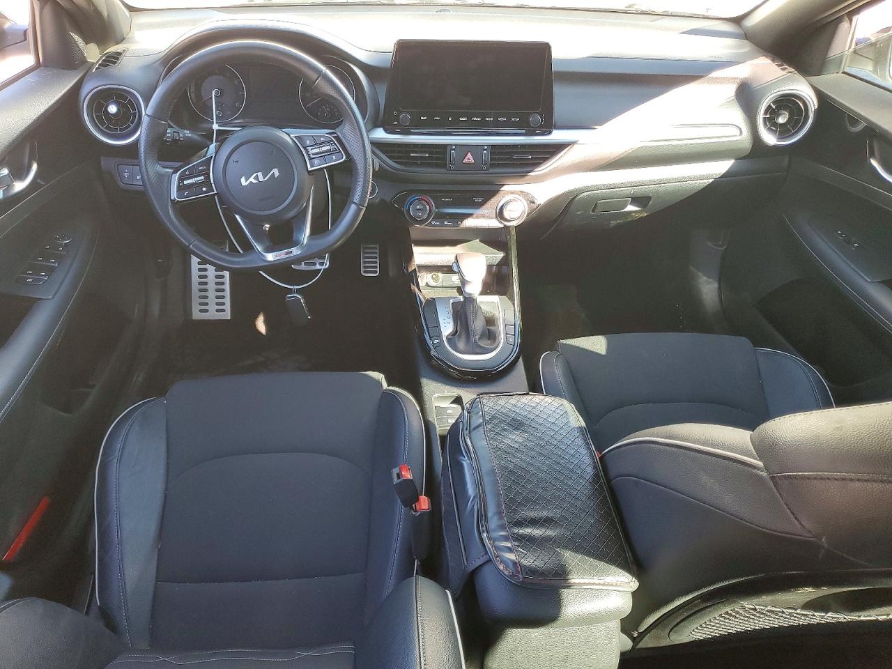 2024 KIA FORTE GT LINE photo 8