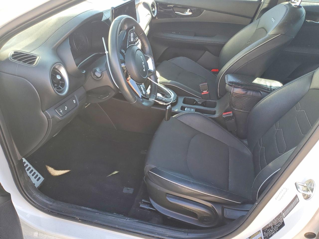 2024 KIA FORTE GT LINE photo 7