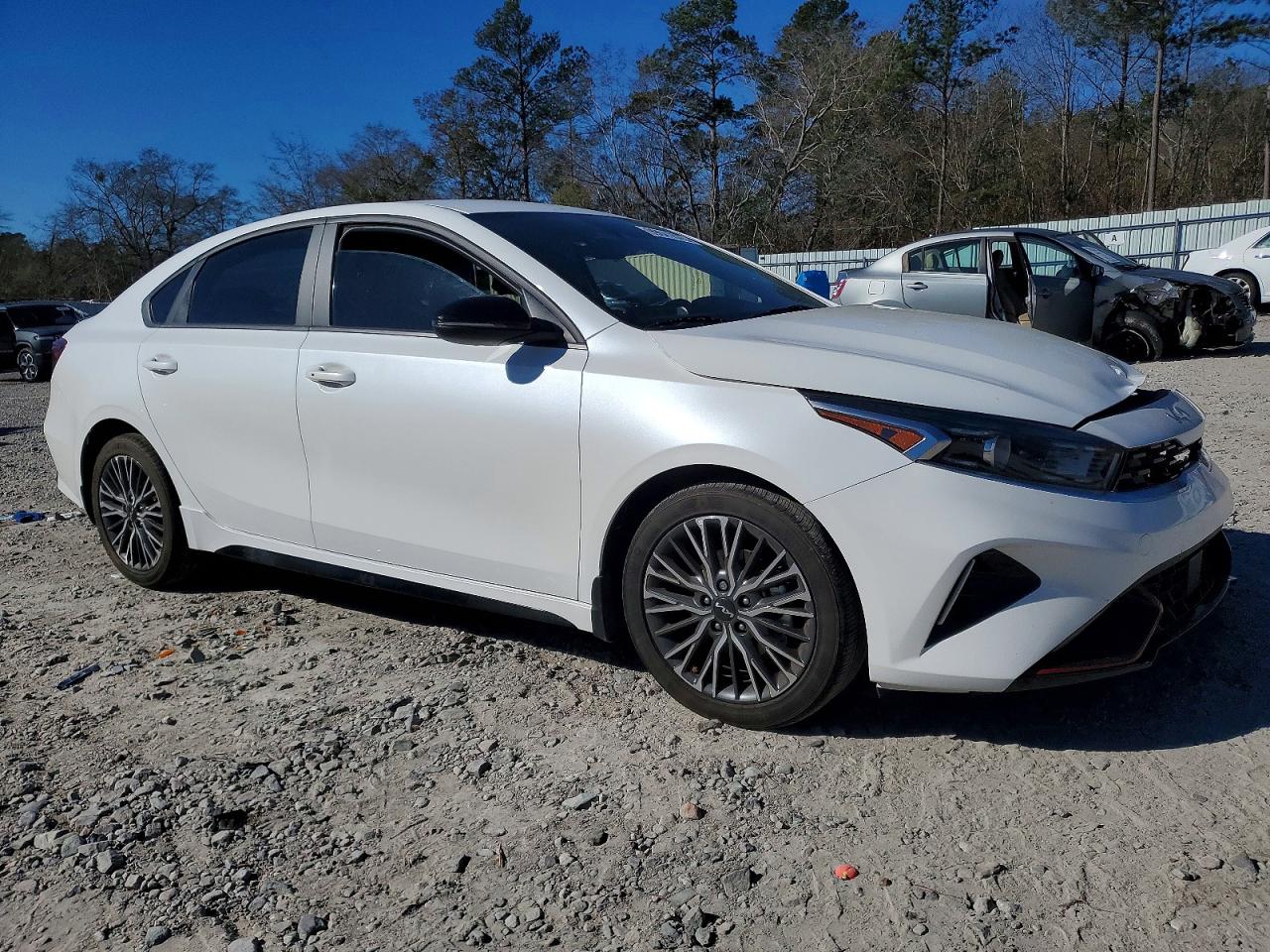 2024 KIA FORTE GT LINE photo 4