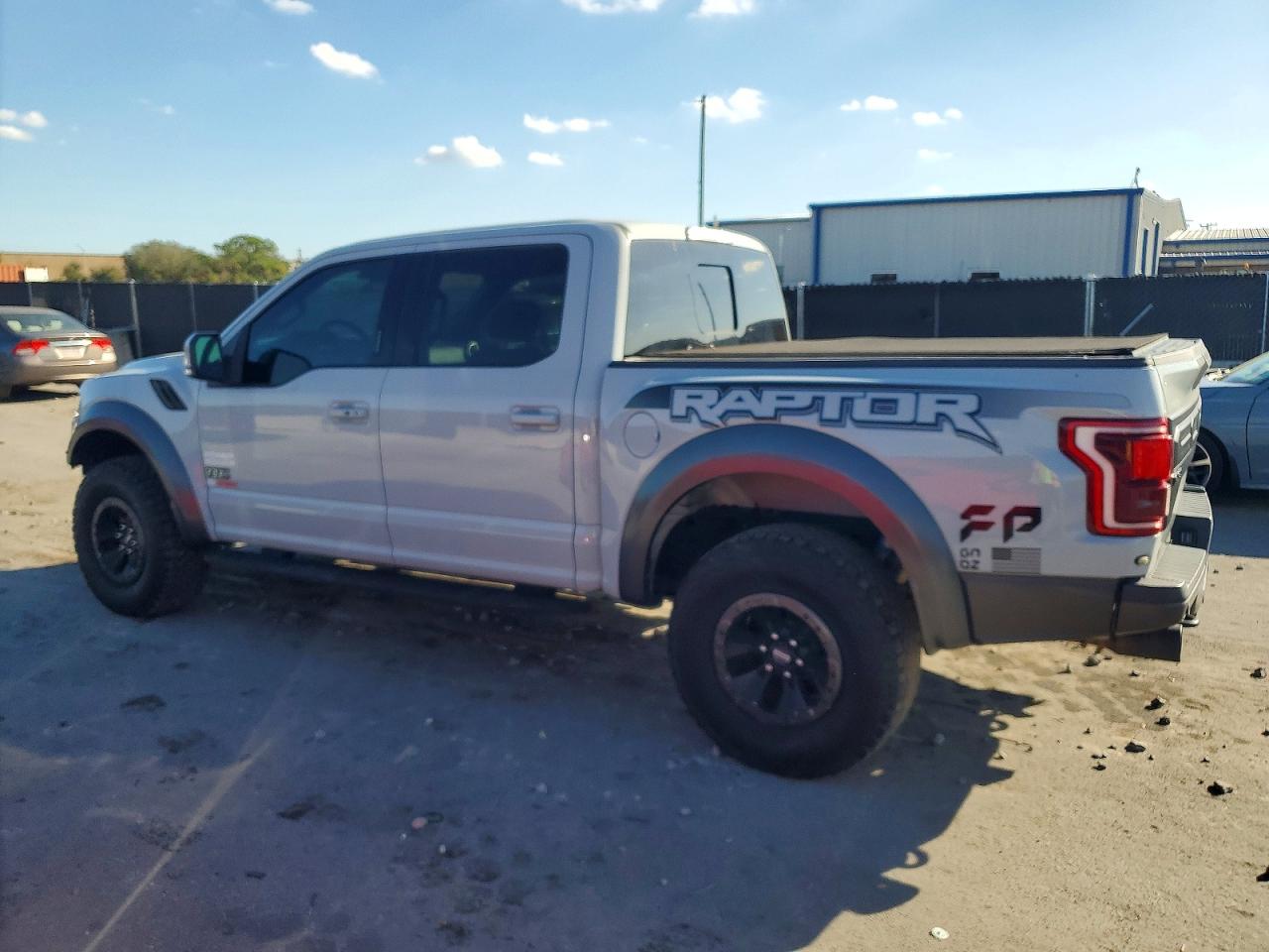 2017 FORD F150 RAPTOR photo 2