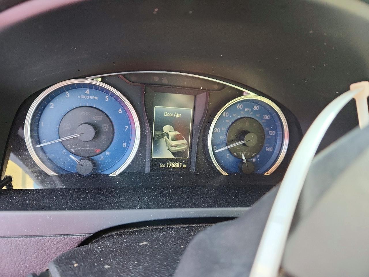 2016 TOYOTA CAMRY XSE photo 9