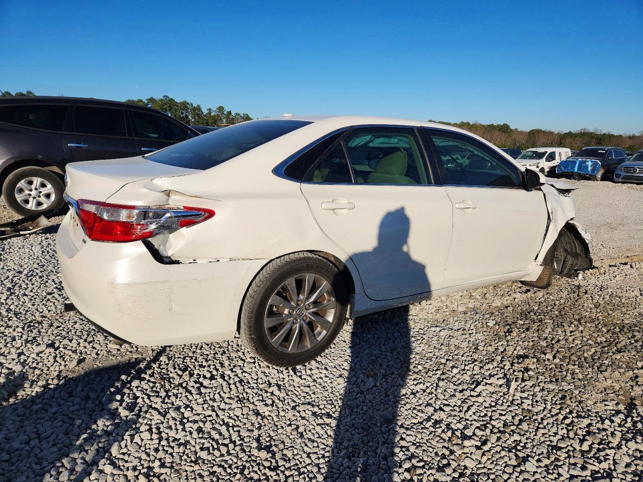 2016 TOYOTA CAMRY XSE photo 3