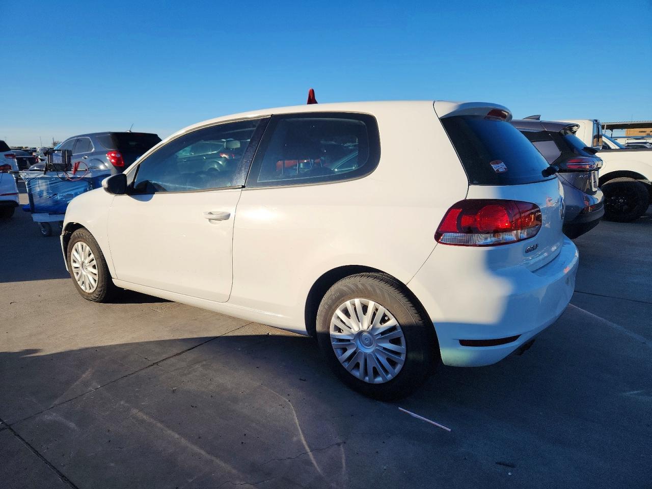 2012 VOLKSWAGEN GOLF photo 2