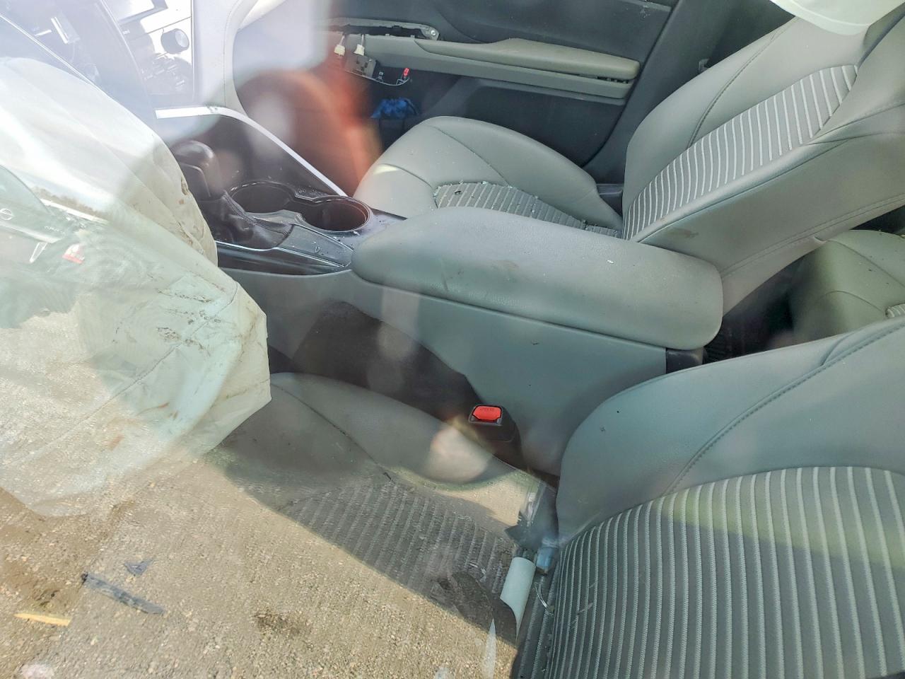 2020 TOYOTA CAMRY SE photo 8