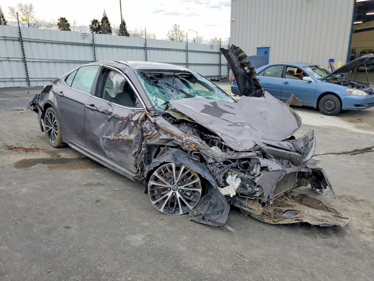 2020 TOYOTA CAMRY SE photo 4