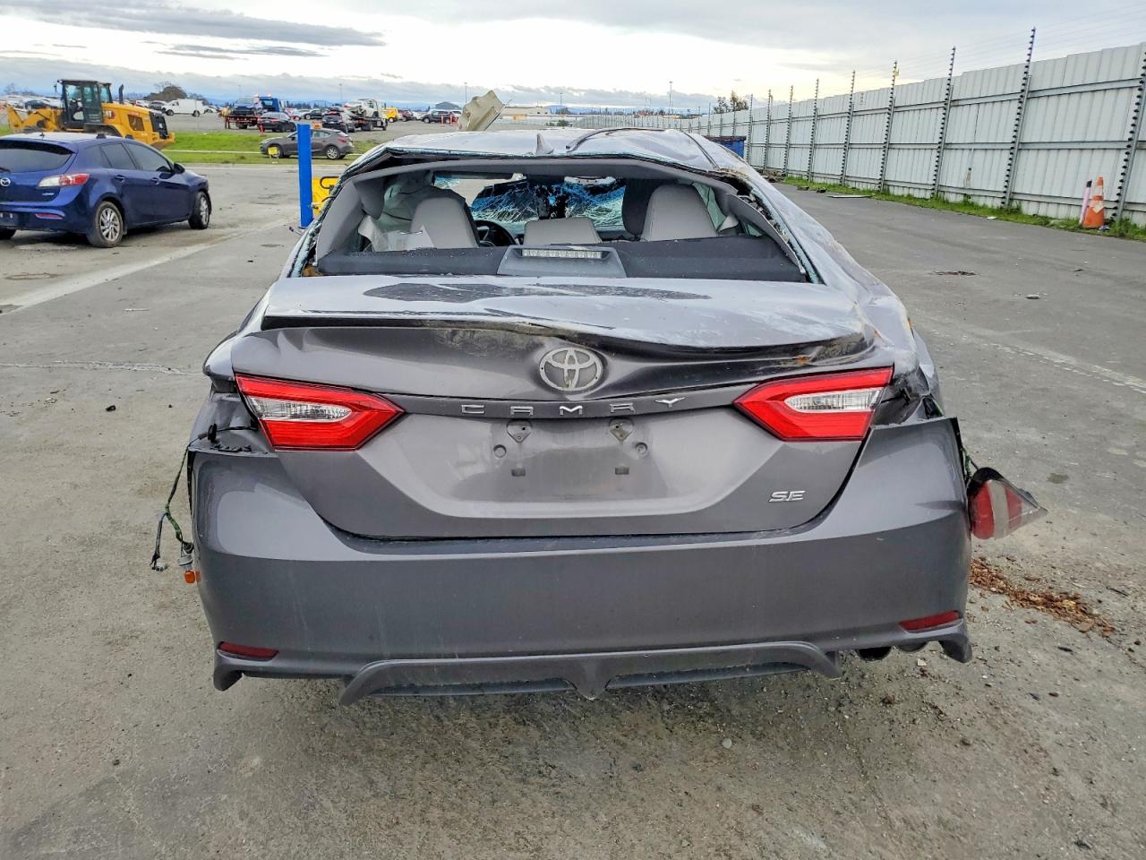 2020 TOYOTA CAMRY SE photo 6