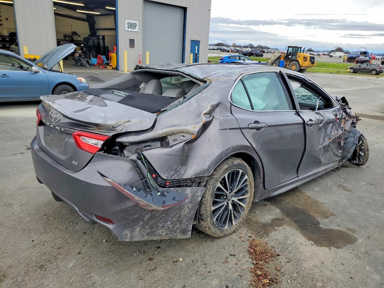 2020 TOYOTA CAMRY SE photo 3