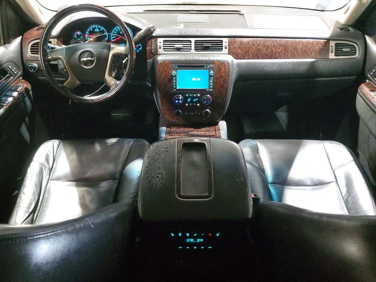 2010 GMC YUKON XL DENALI photo 8