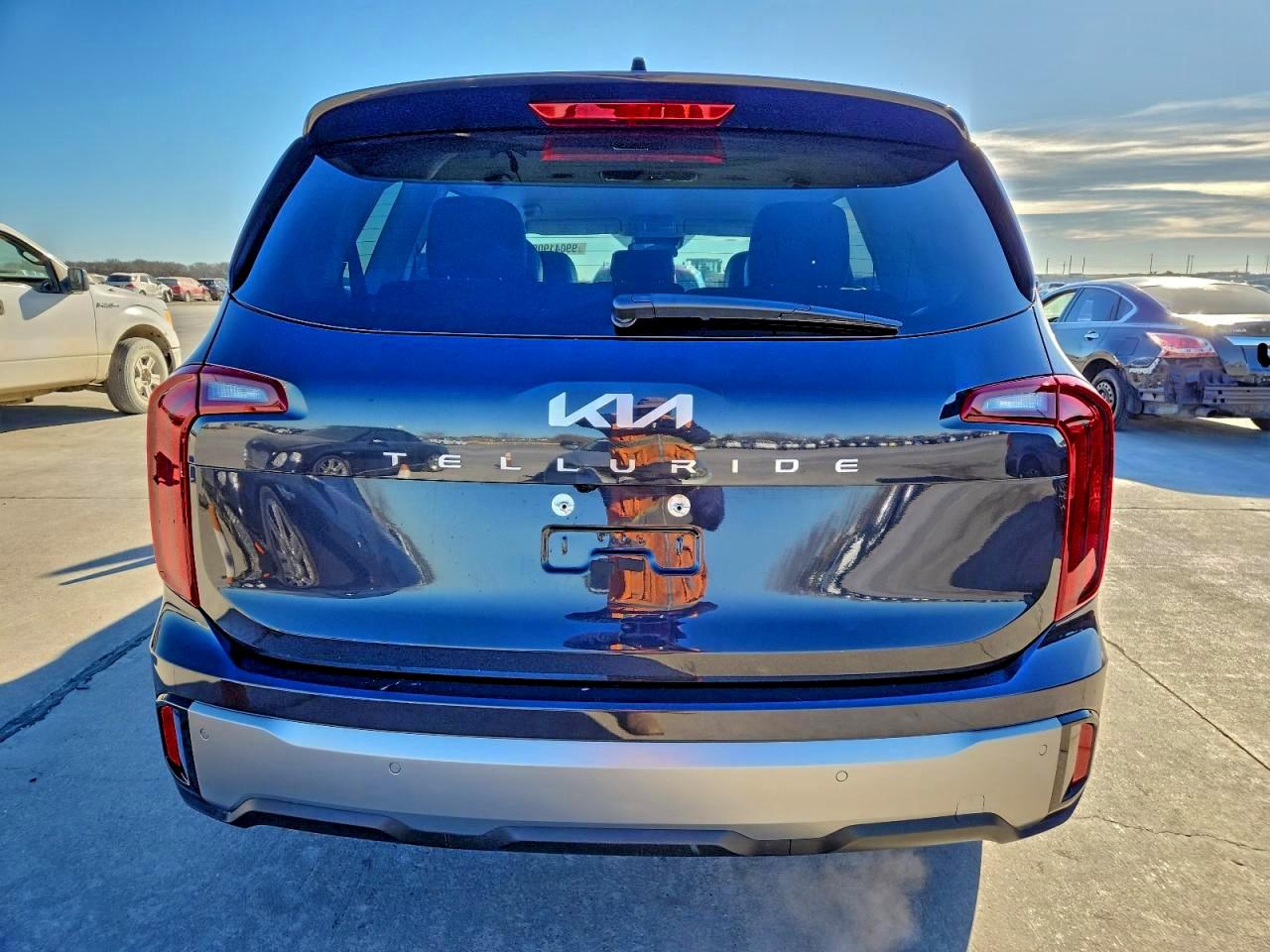 2025 KIA TELLURIDE LX photo 6