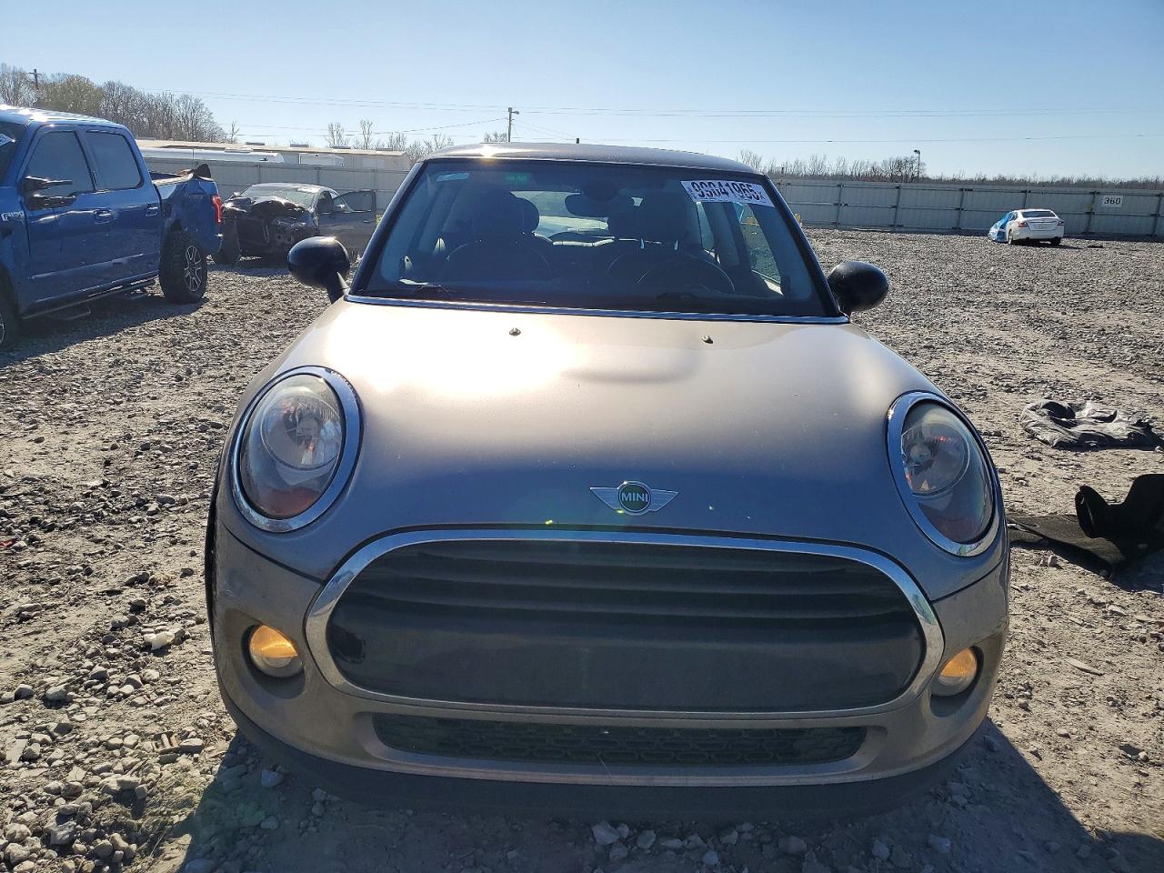 2017 MINI COOPER photo 5