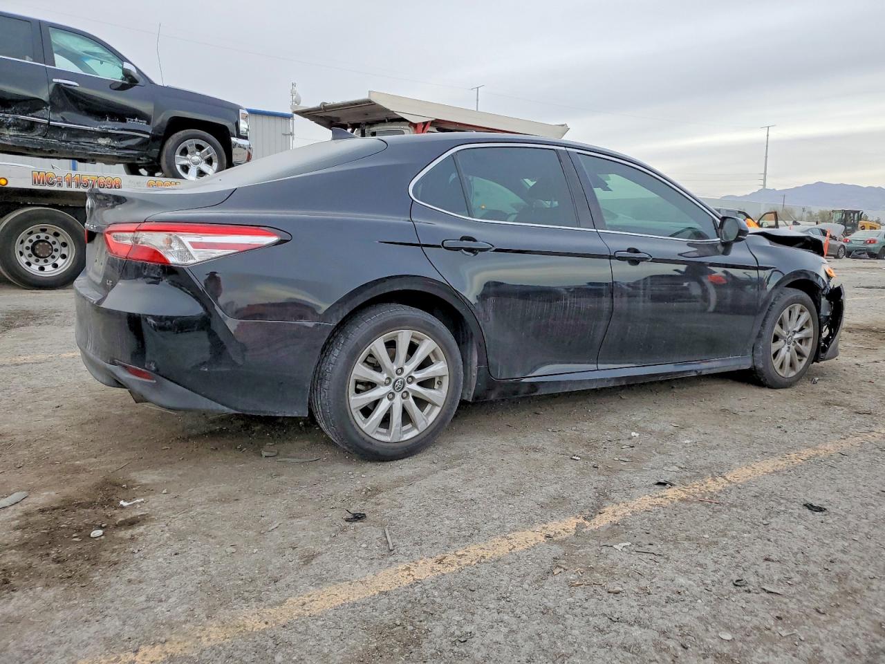 2020 TOYOTA CAMRY LE photo 5