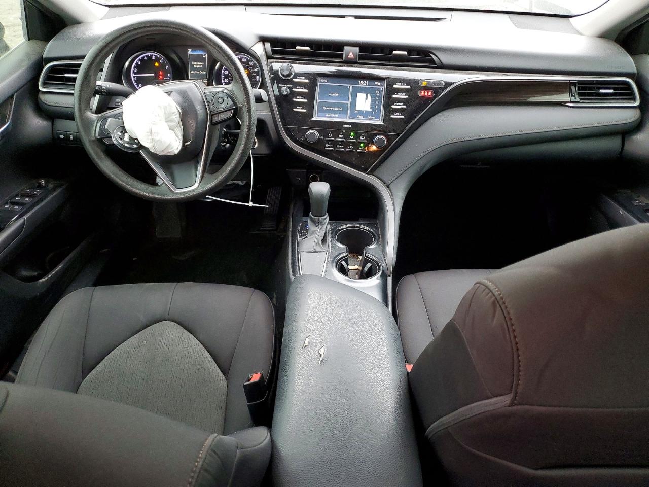 2020 TOYOTA CAMRY LE photo 15
