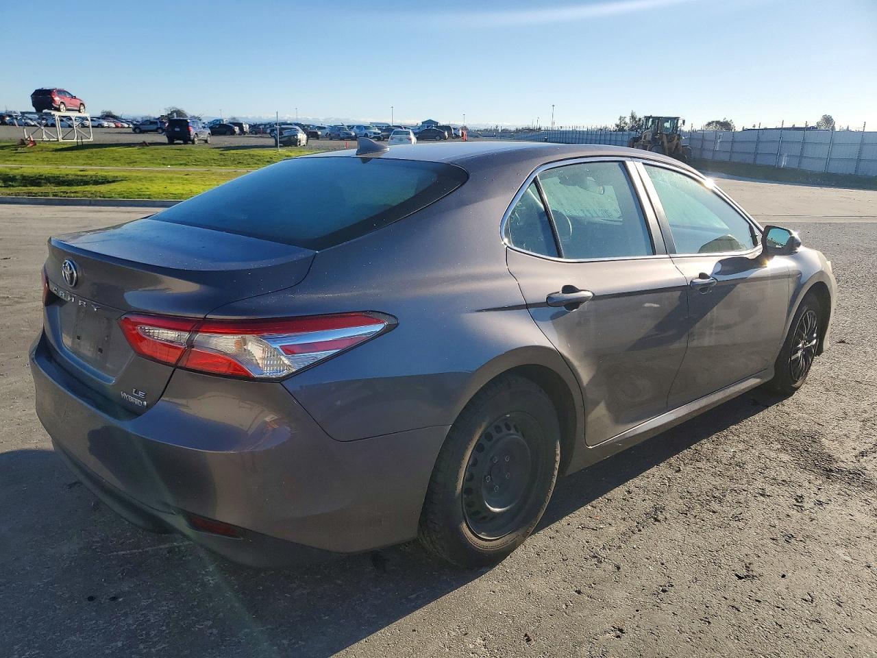 2020 TOYOTA CAMRY LE photo 5