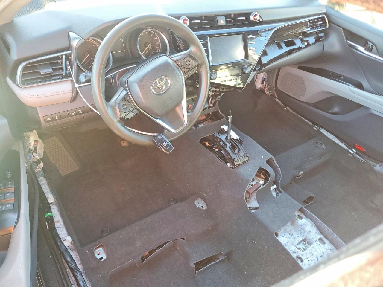 2020 TOYOTA CAMRY LE photo 15