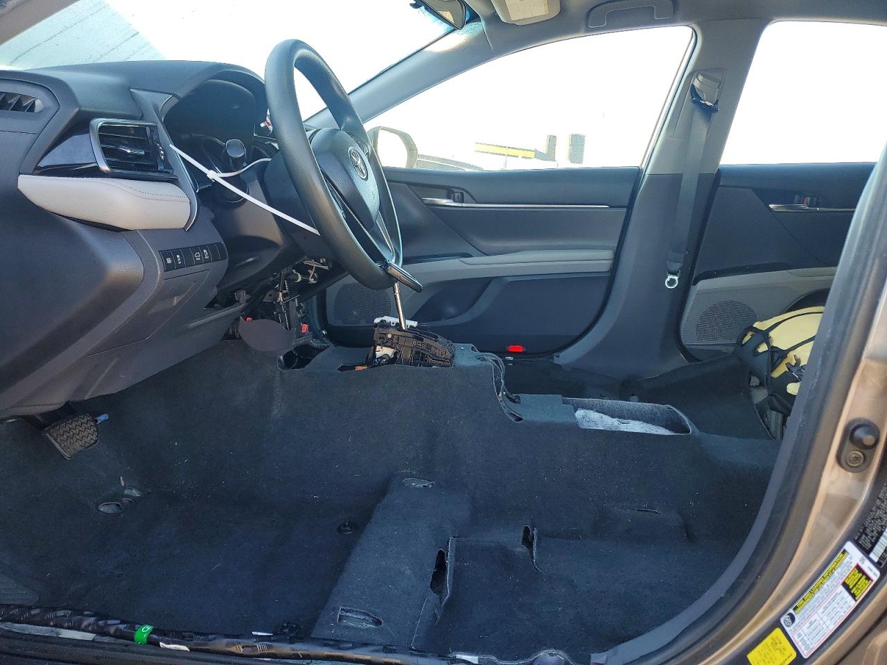 2020 TOYOTA CAMRY LE photo 13