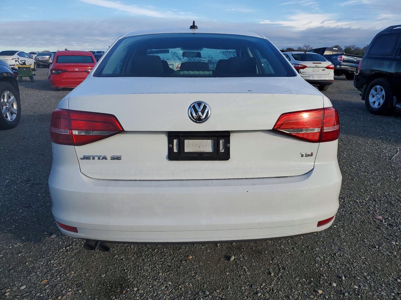 2015 VOLKSWAGEN JETTA SE photo 6