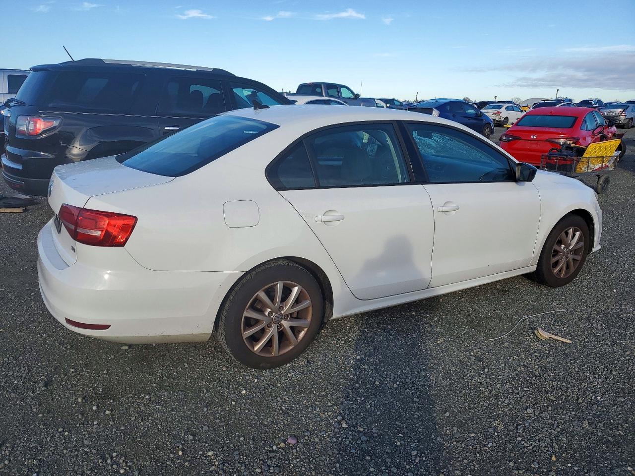 2015 VOLKSWAGEN JETTA SE photo 3