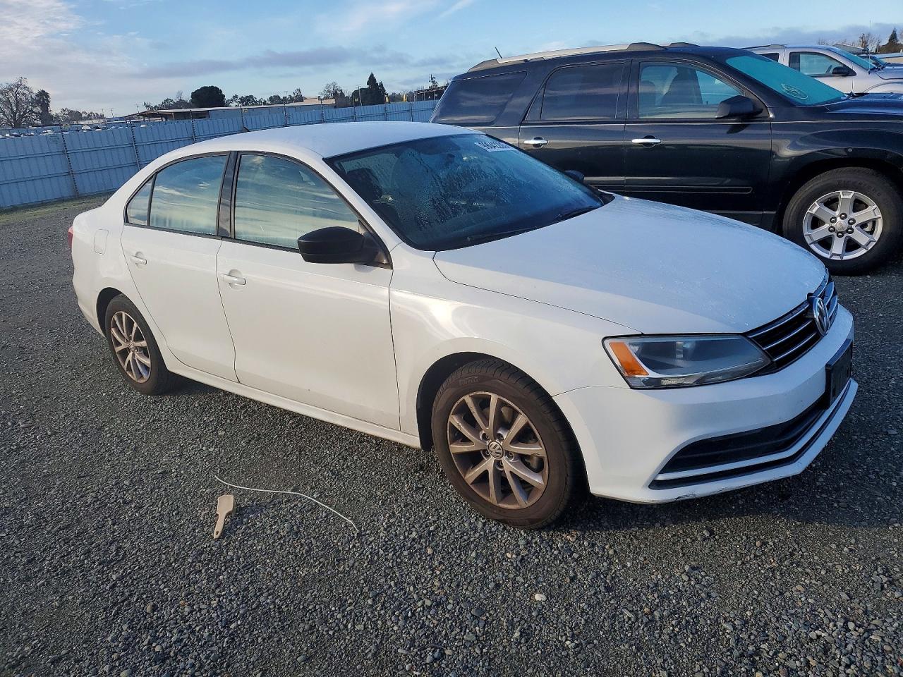 2015 VOLKSWAGEN JETTA SE photo 4