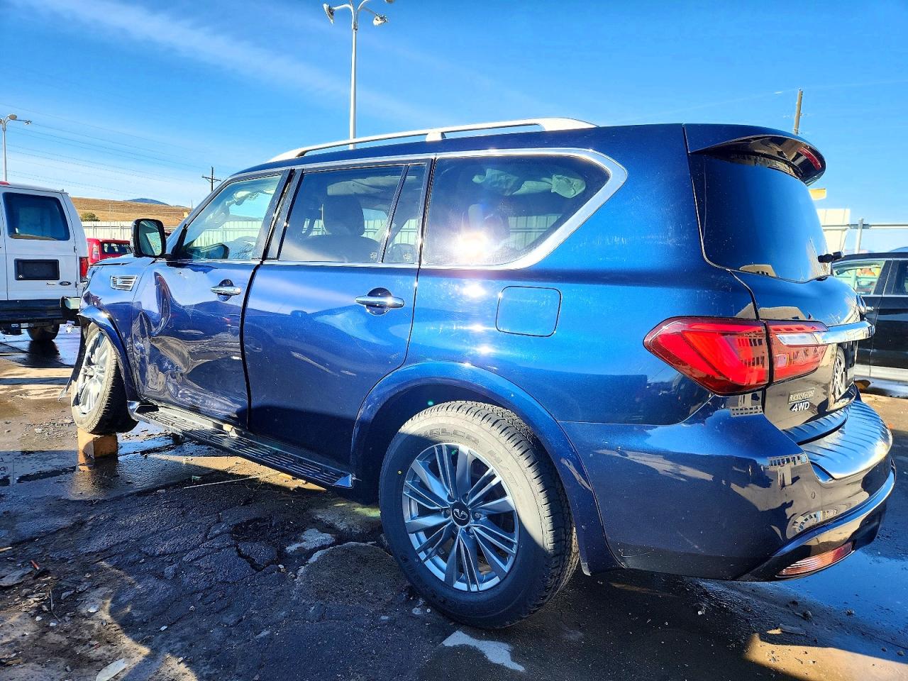 2022 INFINITI QX80 LUXE photo 2