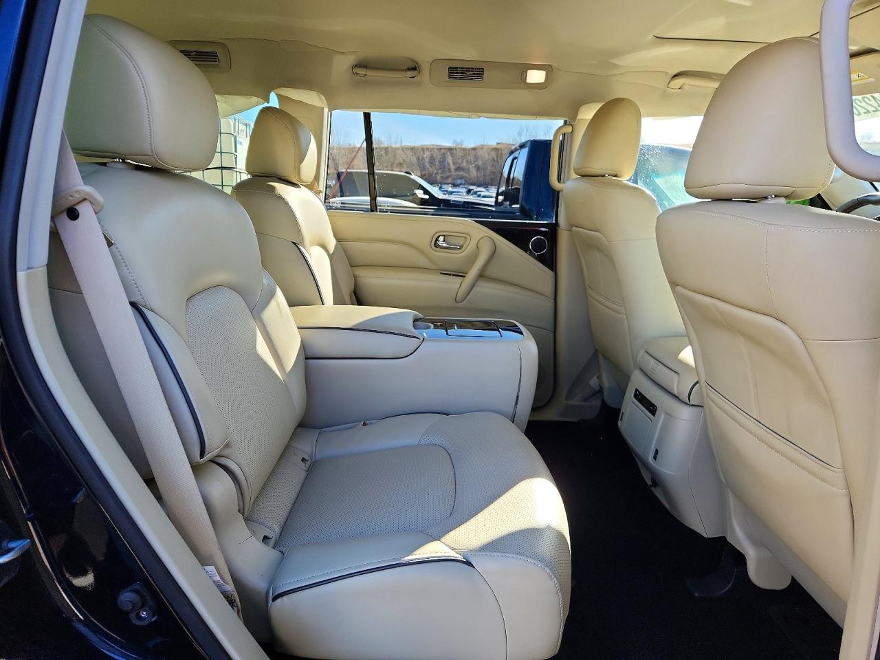 2022 INFINITI QX80 LUXE photo 11