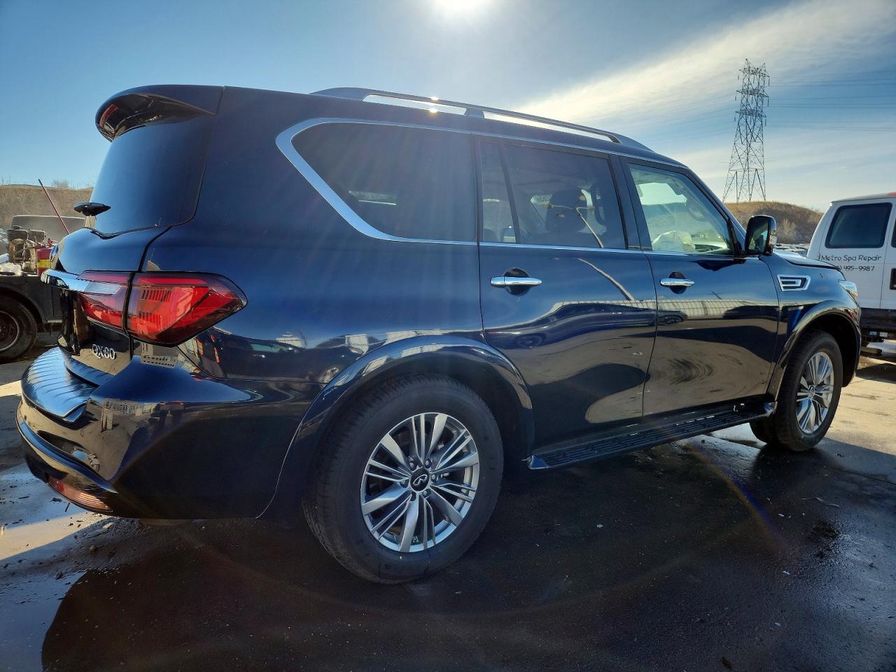 2022 INFINITI QX80 LUXE photo 3