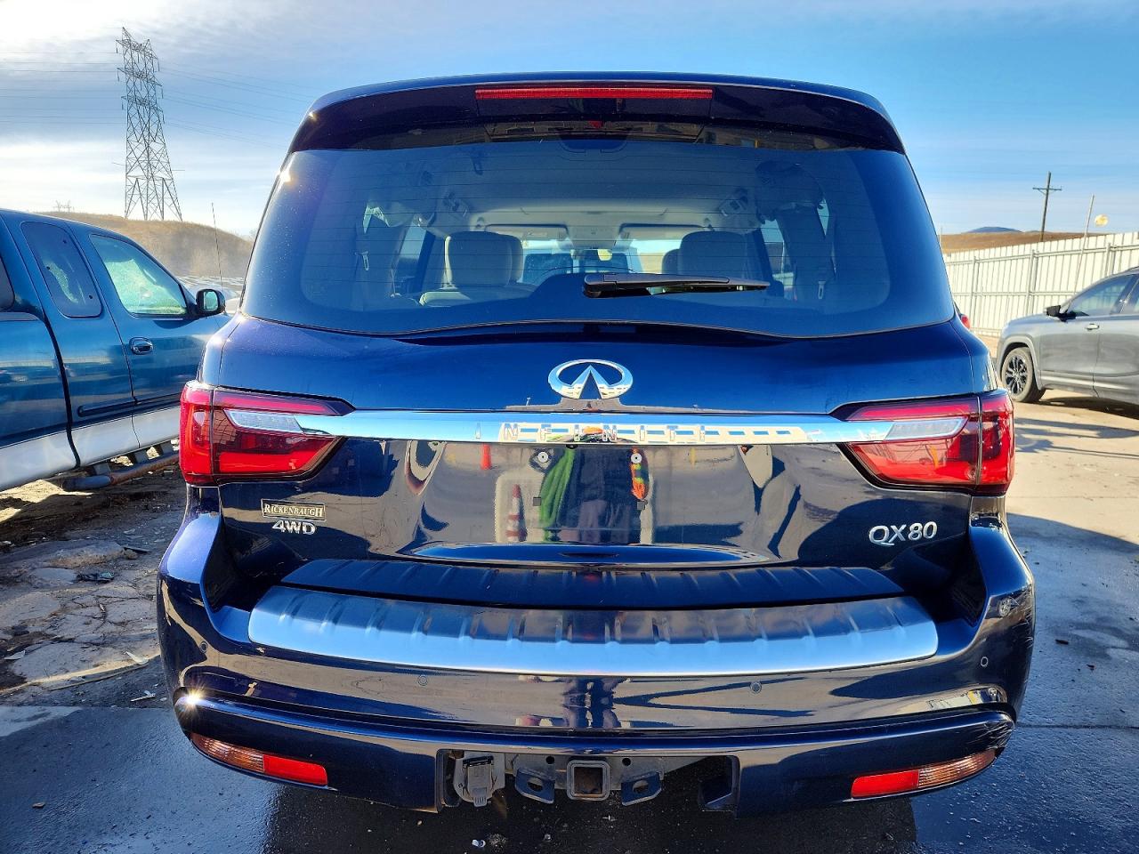 2022 INFINITI QX80 LUXE photo 6