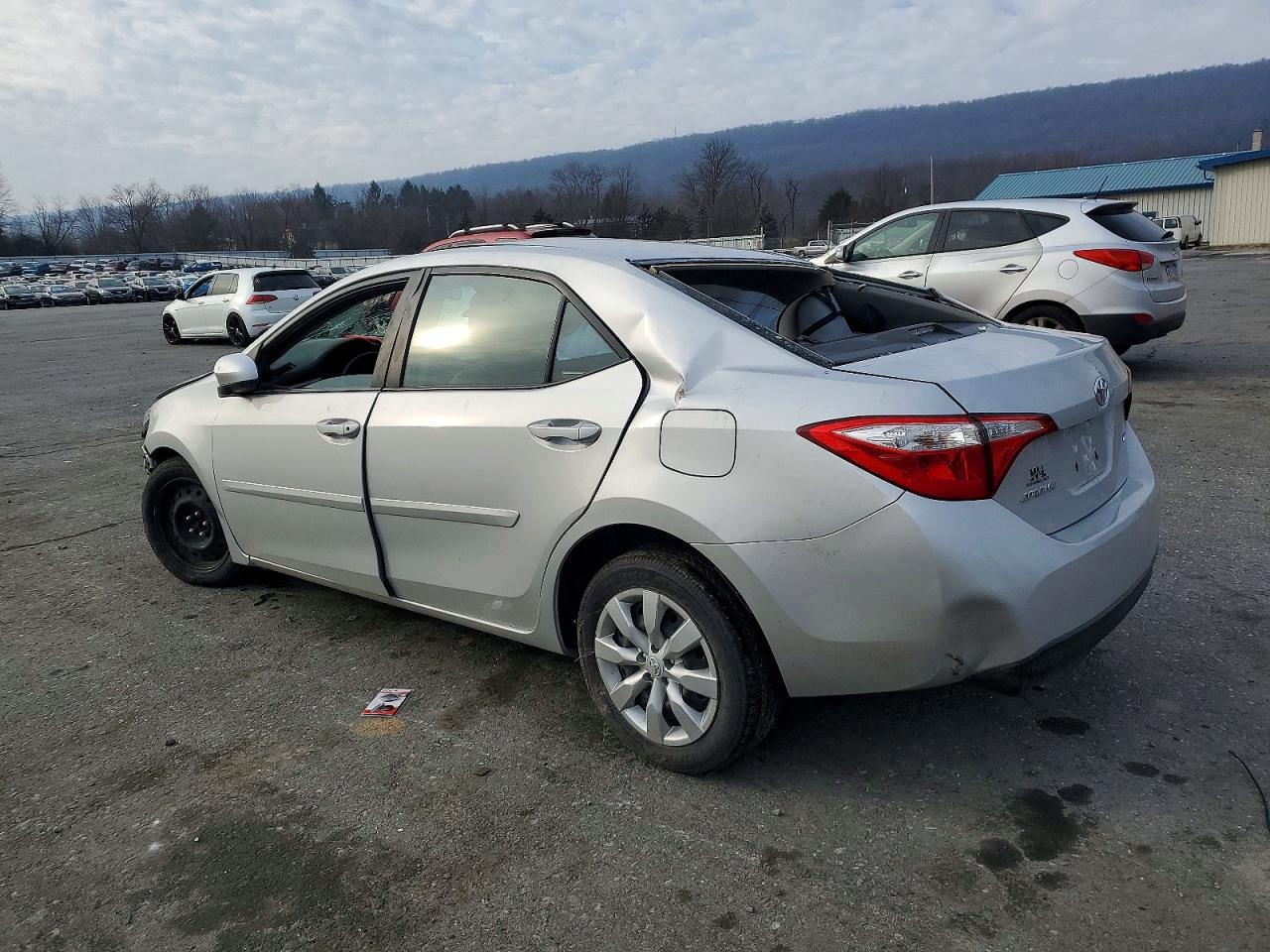 2016 TOYOTA COROLLA L photo 2