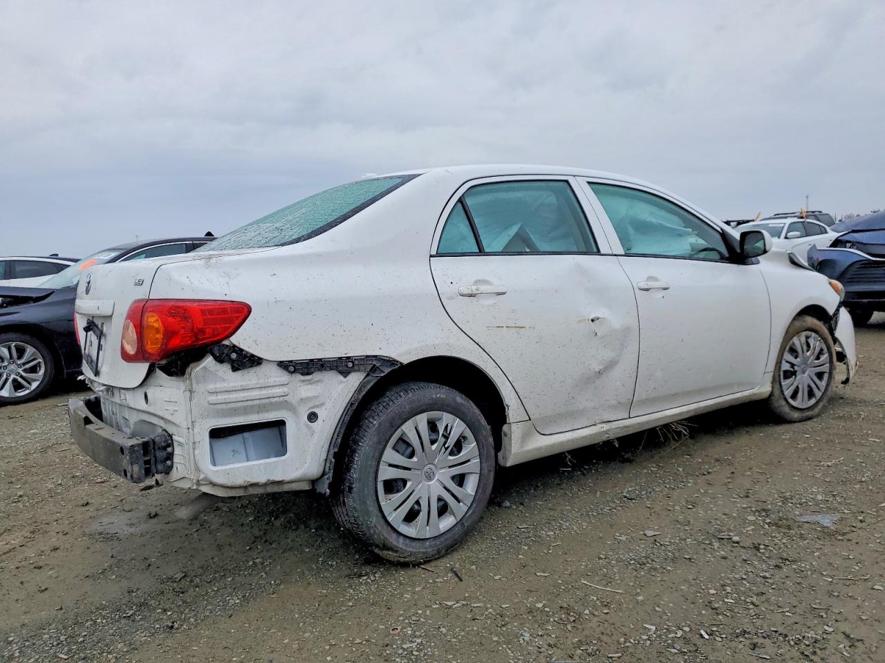 2010 TOYOTA COROLLA BASE photo 3
