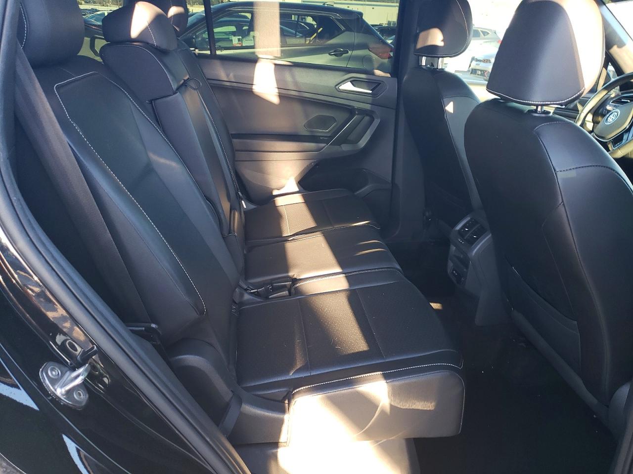 2021 VOLKSWAGEN TIGUAN SE photo 21