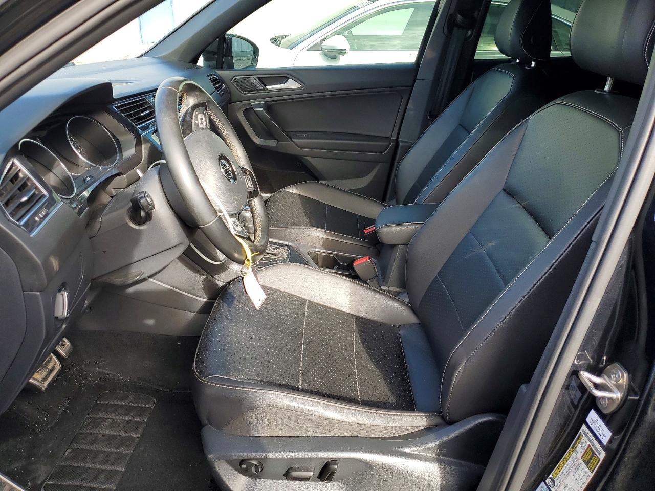 2021 VOLKSWAGEN TIGUAN SE photo 13