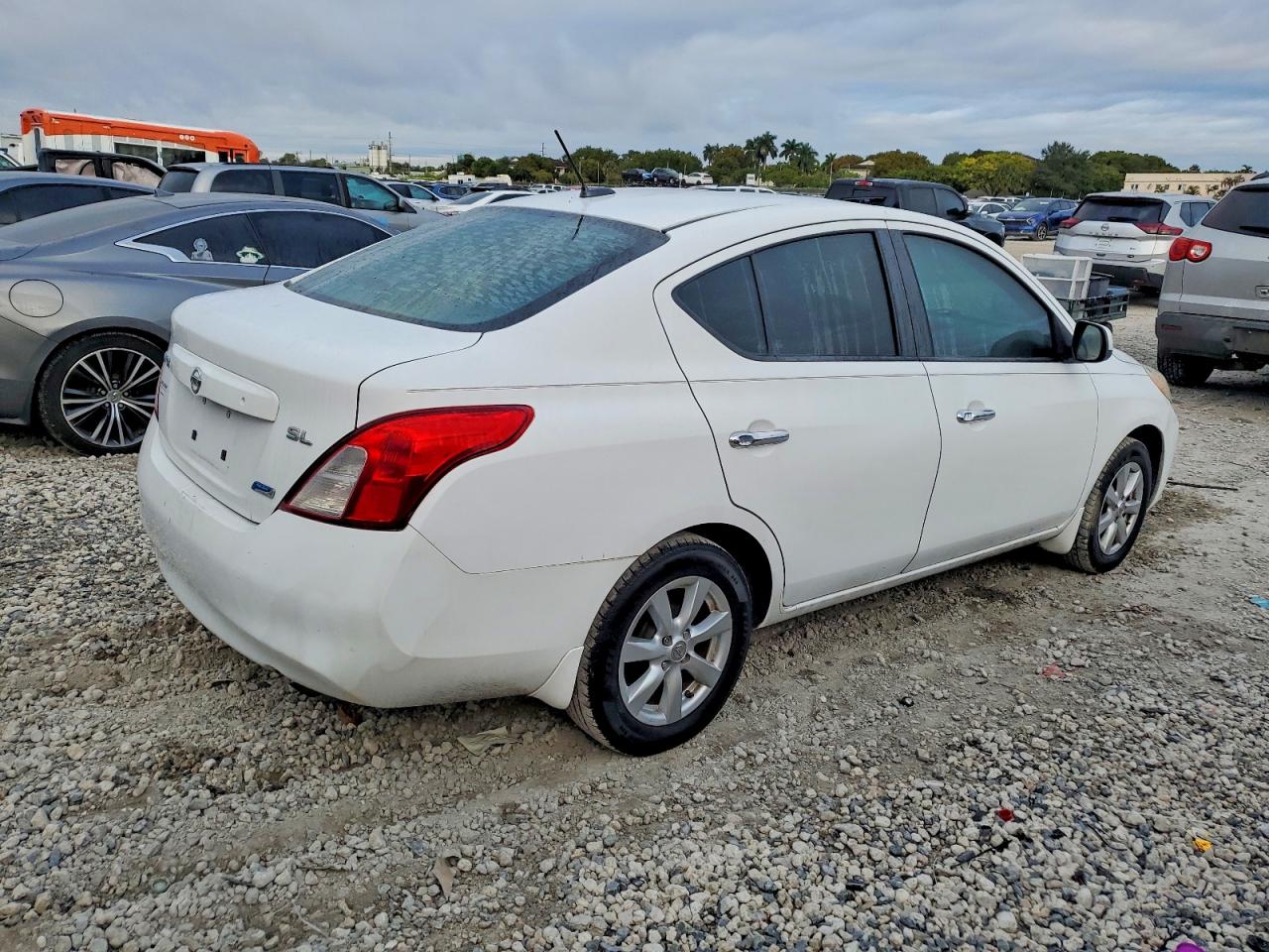 2012 NISSAN VERSA S photo 3