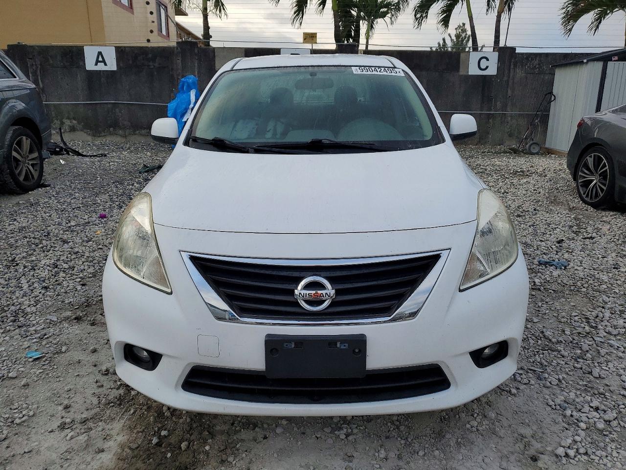 2012 NISSAN VERSA S photo 5