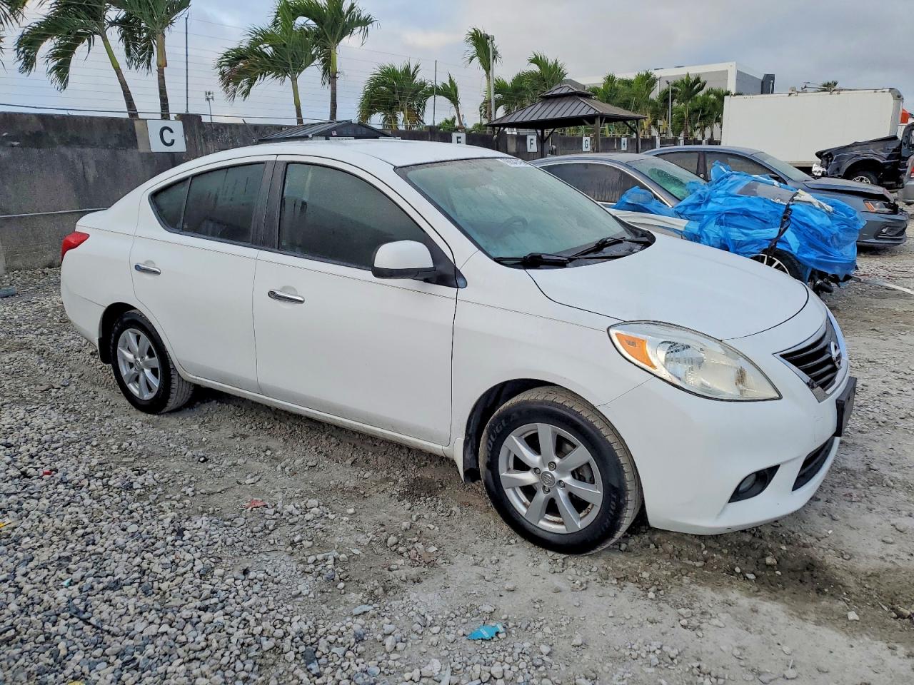 2012 NISSAN VERSA S photo 4