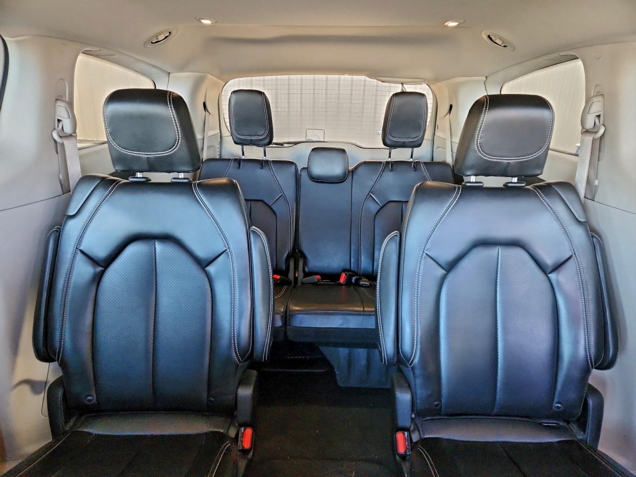 2023 CHRYSLER PACIFICA TOURING L photo 10