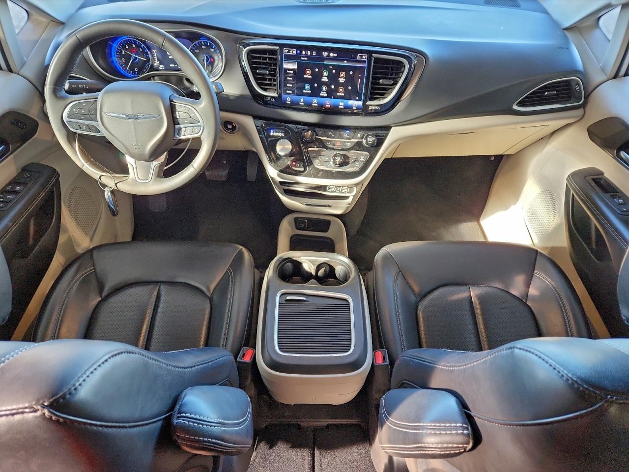 2023 CHRYSLER PACIFICA TOURING L photo 8