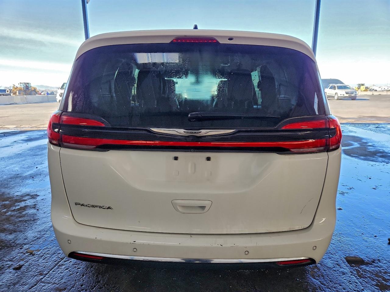 2023 CHRYSLER PACIFICA TOURING L photo 6