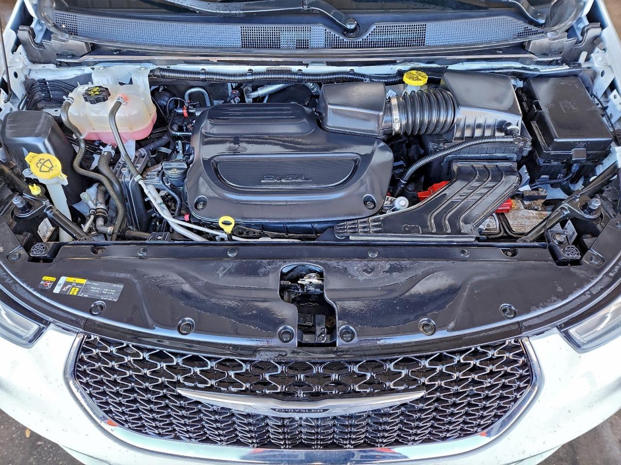 2023 CHRYSLER PACIFICA TOURING L photo 12