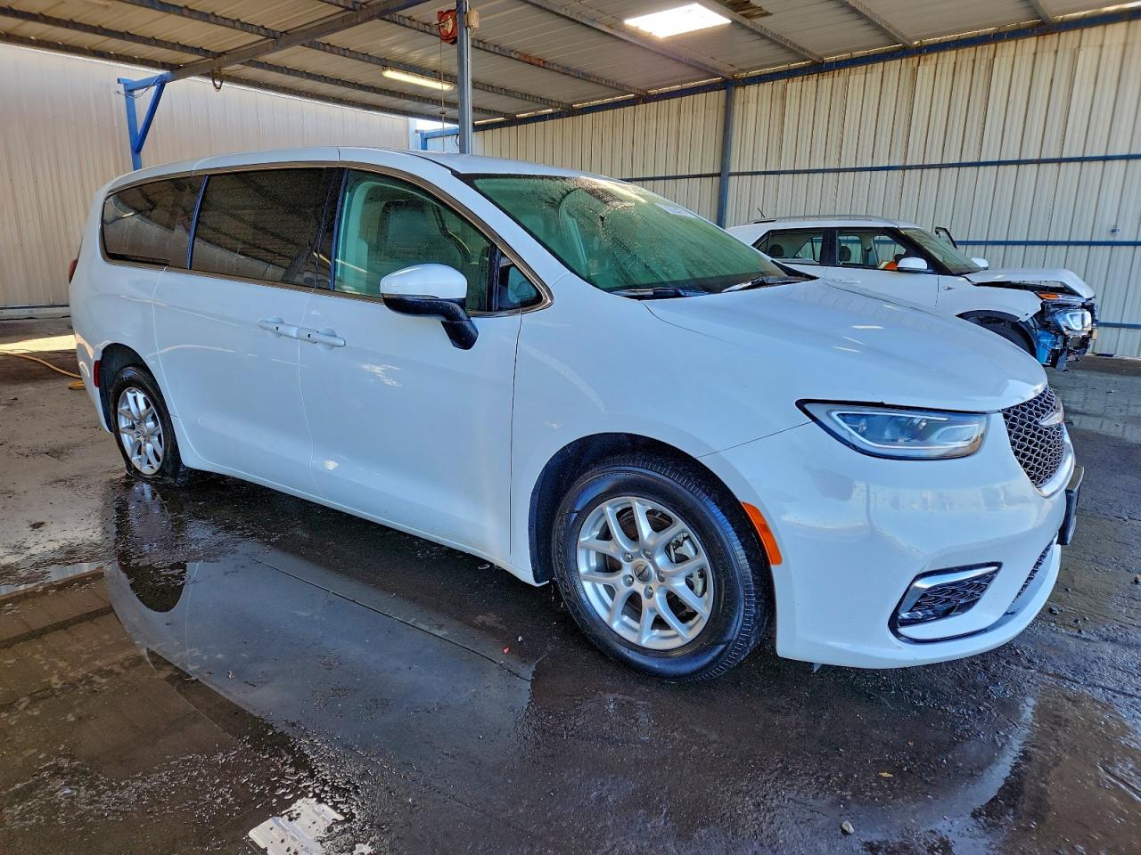 2023 CHRYSLER PACIFICA TOURING L photo 4