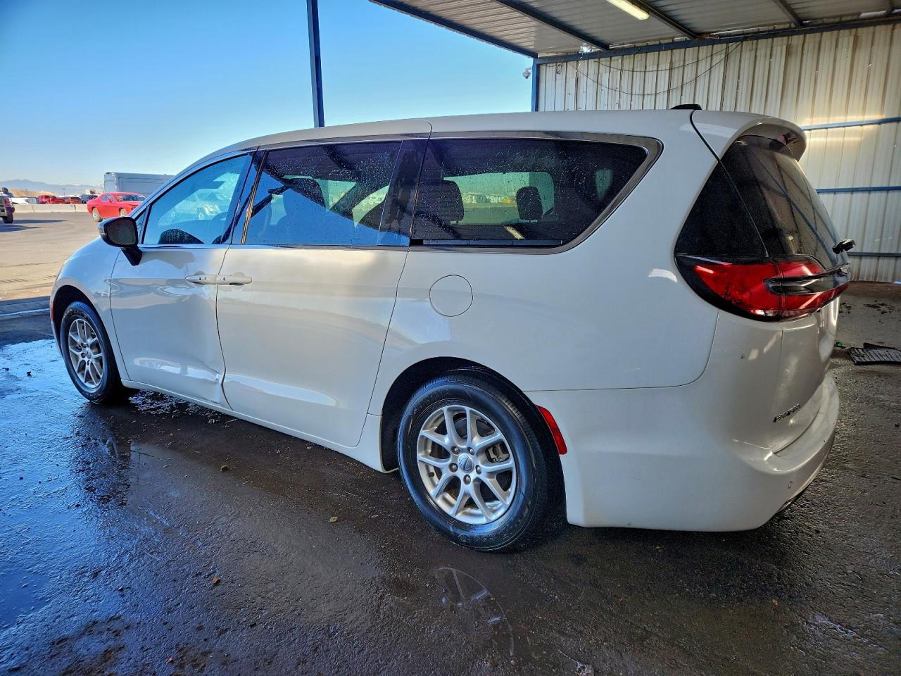 2023 CHRYSLER PACIFICA TOURING L photo 2